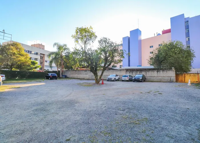 com 1 quarto próximo Estádio Couto Pereira